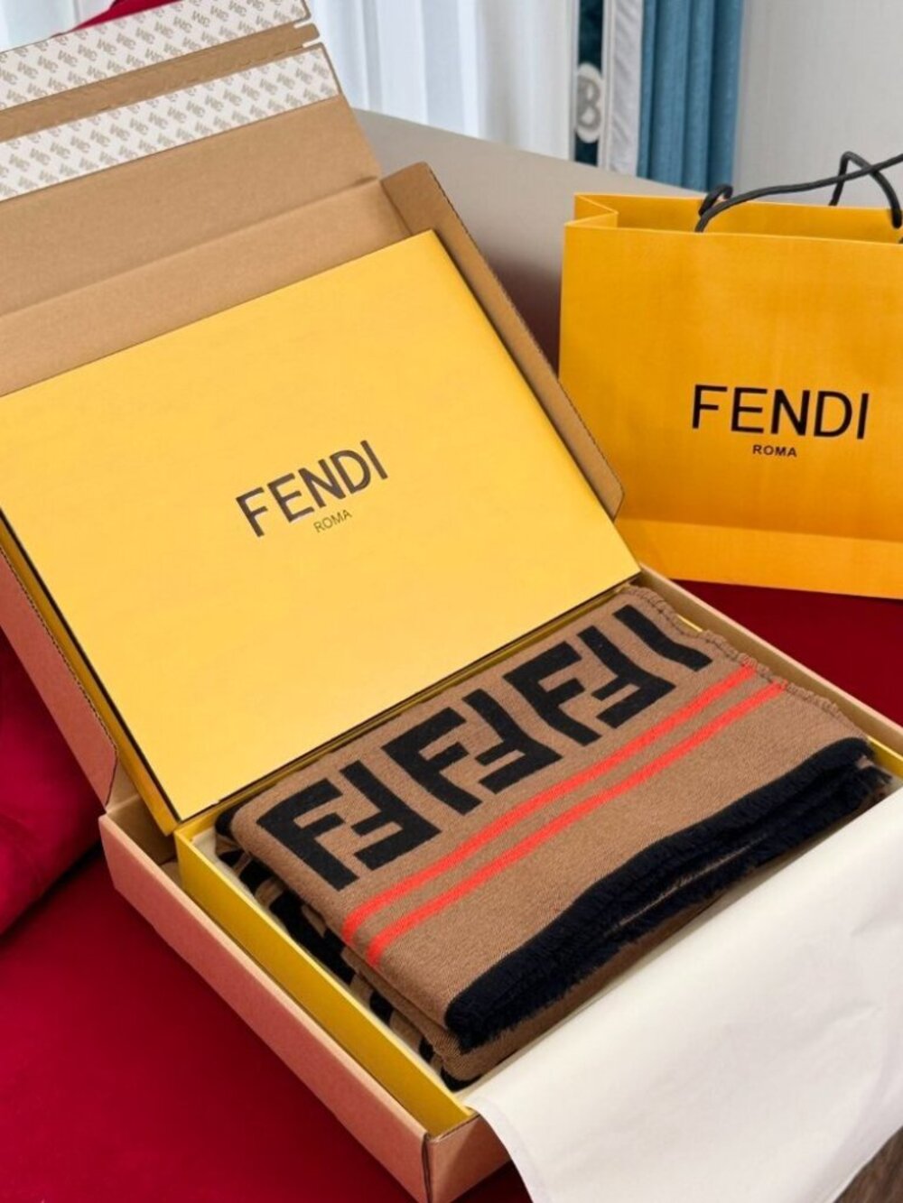 New w/ 💞 FENDI Roma Fall 2024 Reversible Shawl Brushed Poncho Scarf Wrap - Picture 7 of 8